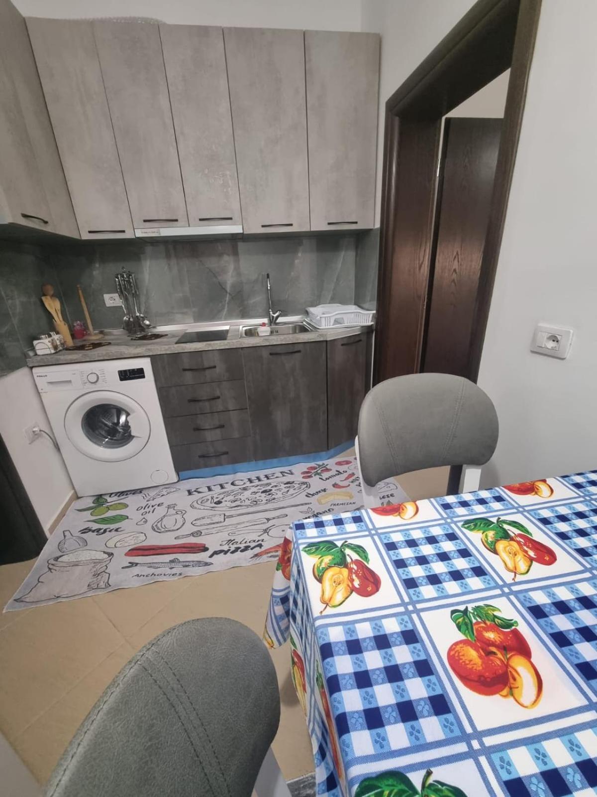 Vila Megi-Rent Room Vlorë Esterno foto