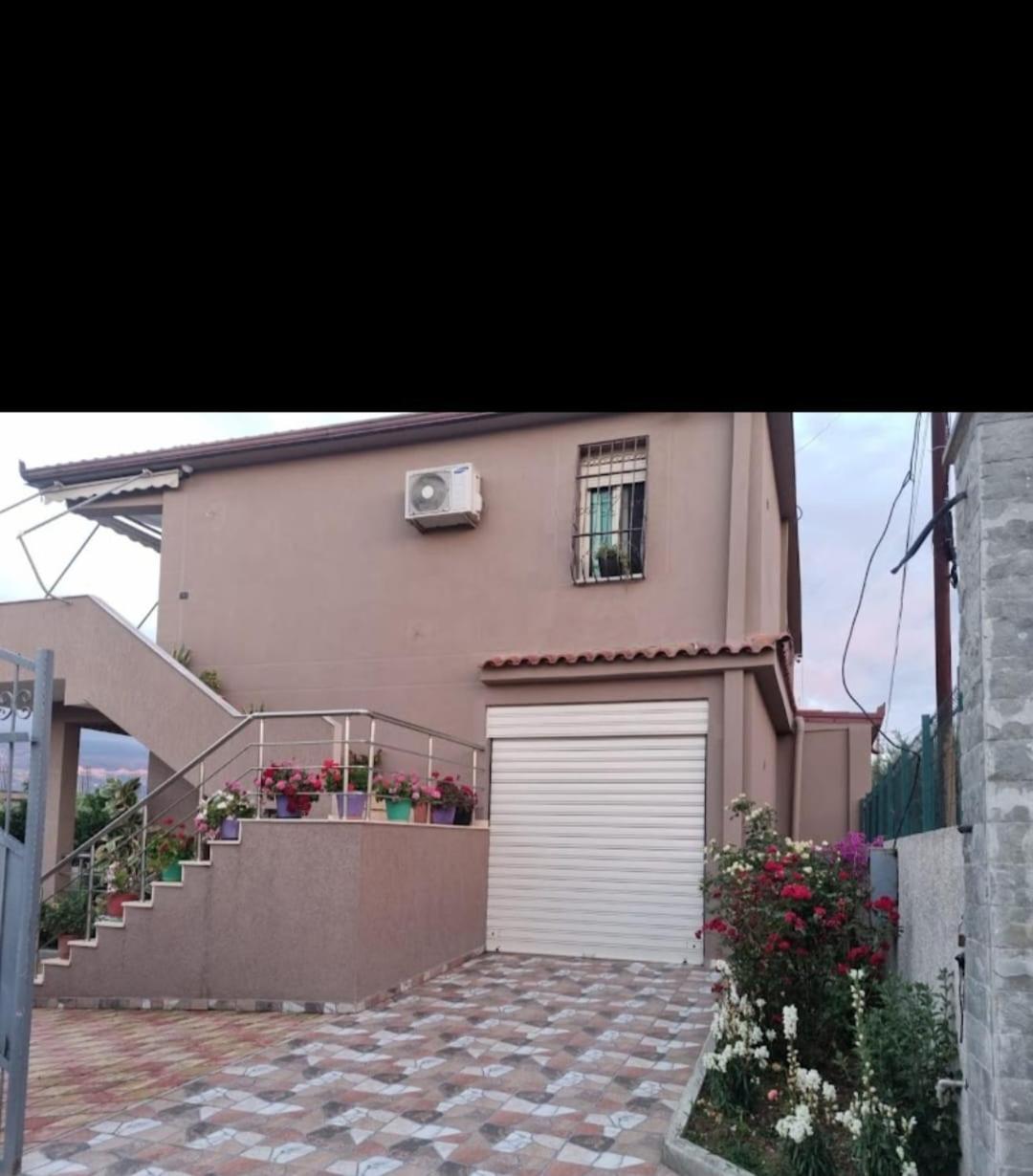 Vila Megi-Rent Room Vlorë Esterno foto