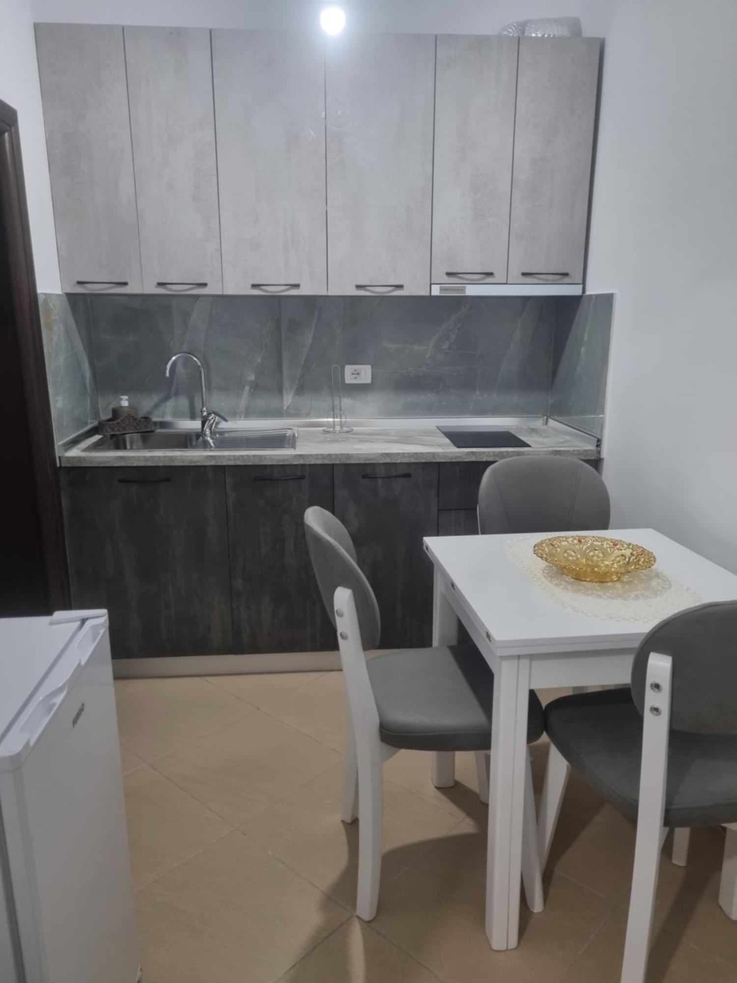 Vila Megi-Rent Room Vlorë Esterno foto