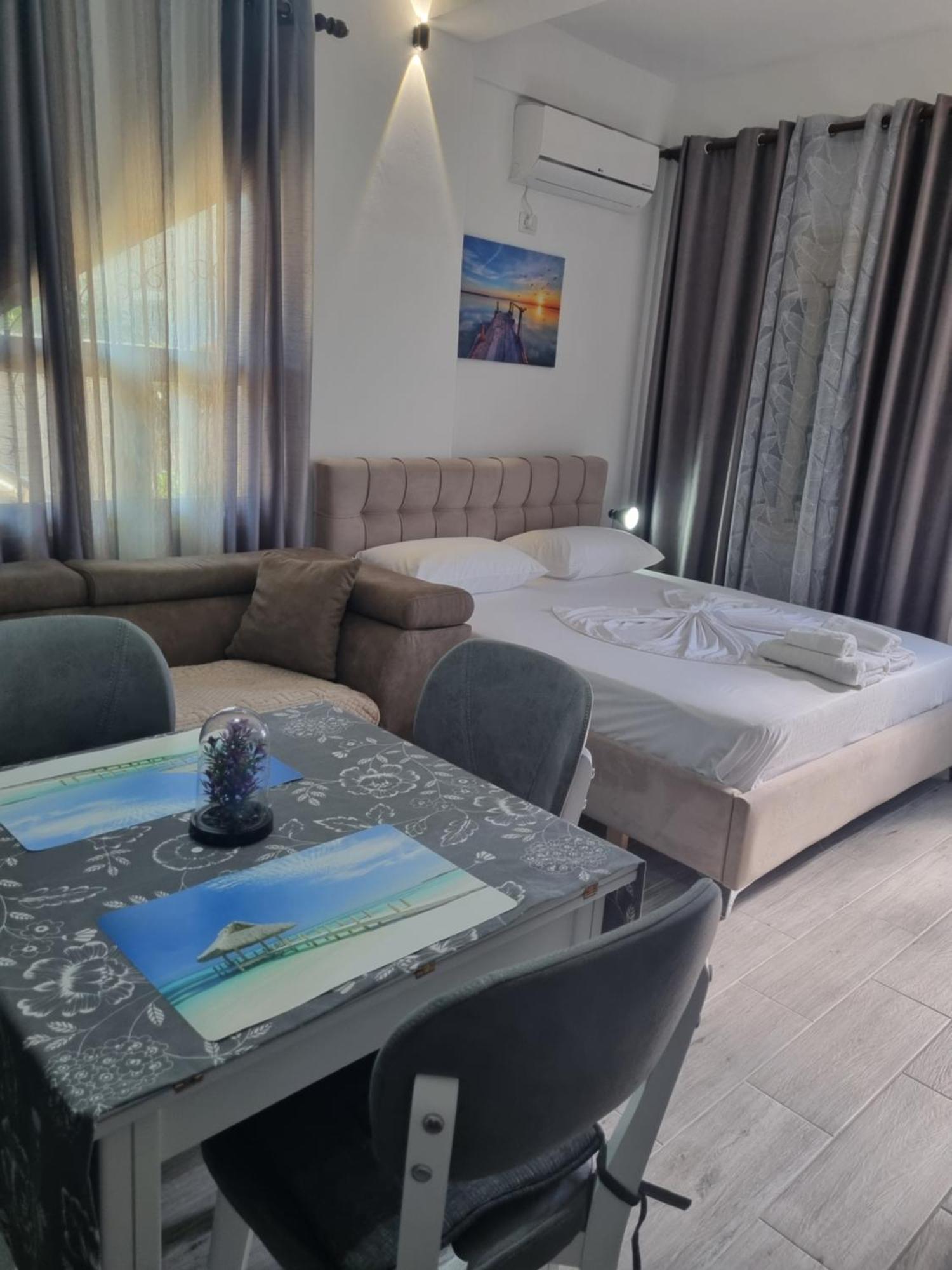 Vila Megi-Rent Room Vlorë Esterno foto