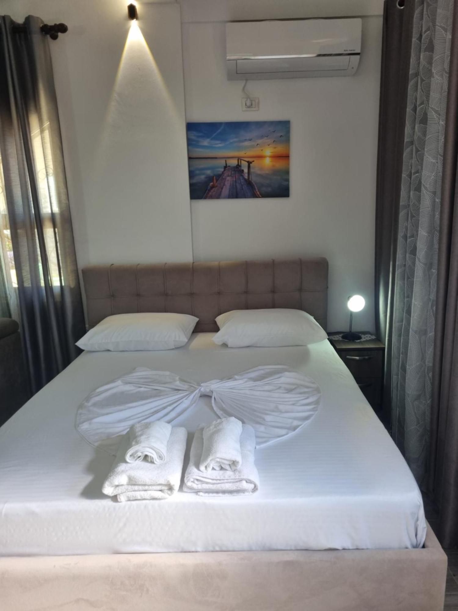 Vila Megi-Rent Room Vlorë Esterno foto