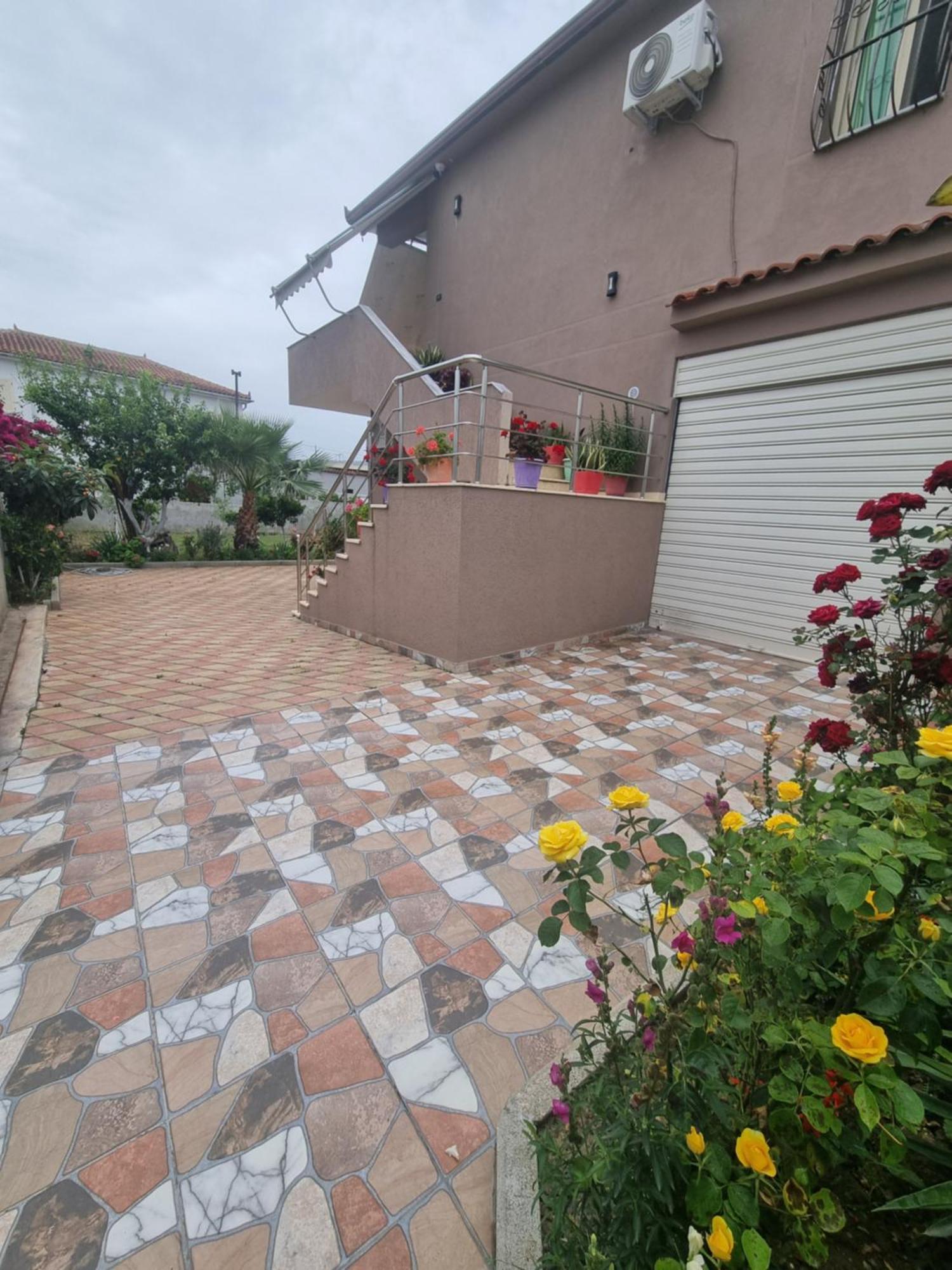 Vila Megi-Rent Room Vlorë Esterno foto