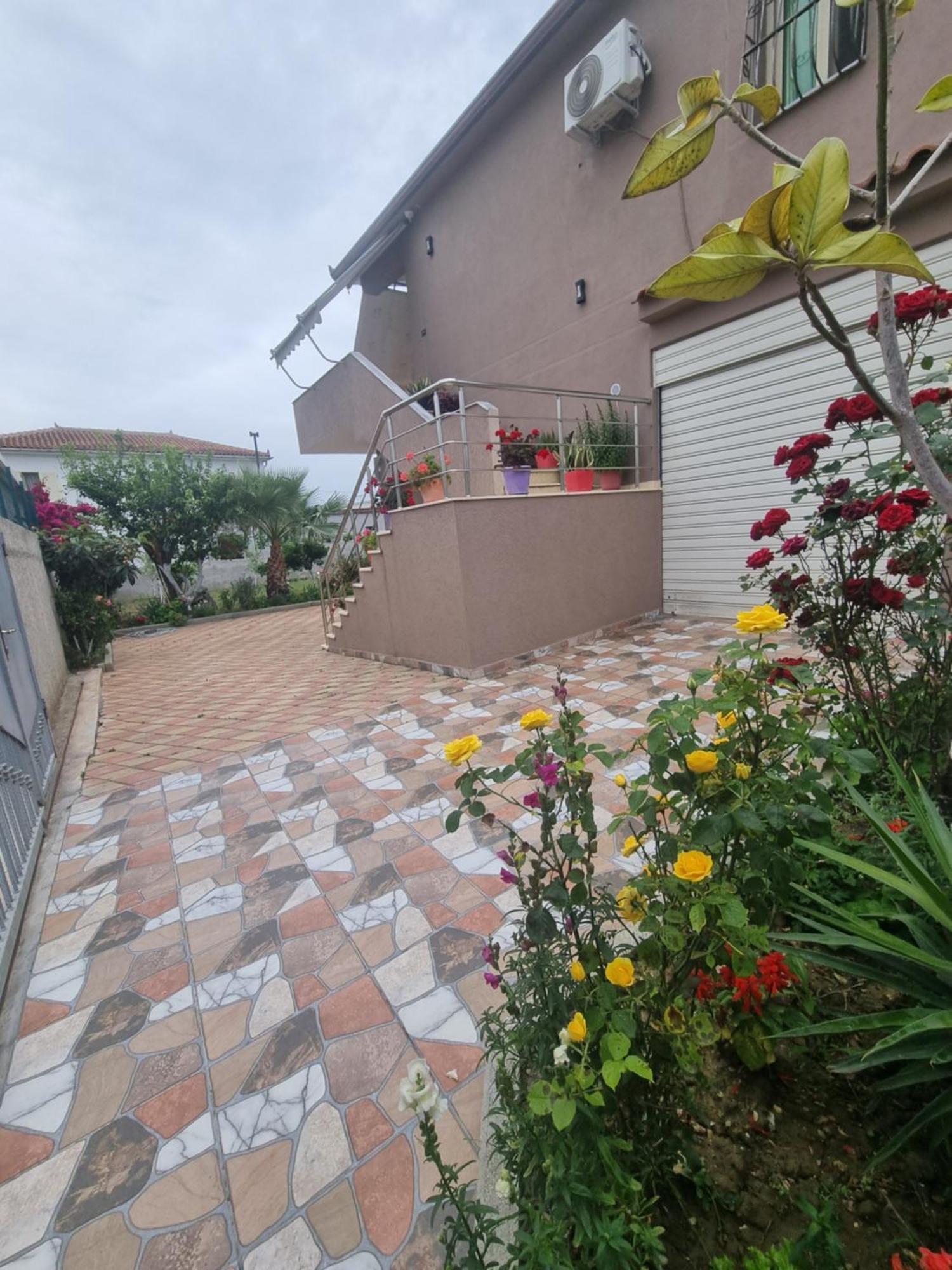 Vila Megi-Rent Room Vlorë Esterno foto